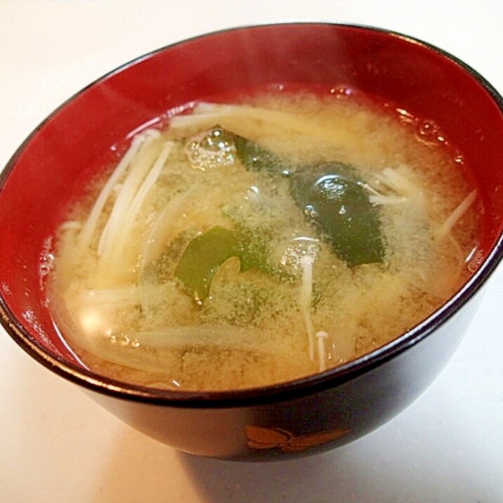 茅乃舎だしで 玉ねぎとえのき茸とわかめのお味噌汁 レシピ 作り方 By ぷ みぃまま 楽天レシピ 茅乃舎だしで 玉ねぎとえのき茸とわかめのお味噌汁 レシピ 作り方 By ぷ みぃまま 楽天レシピ